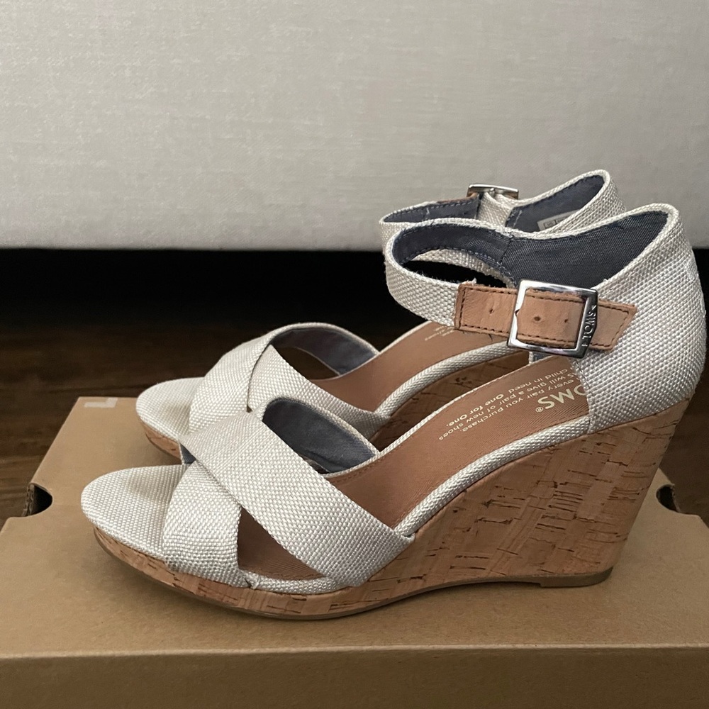 TOMS wedges